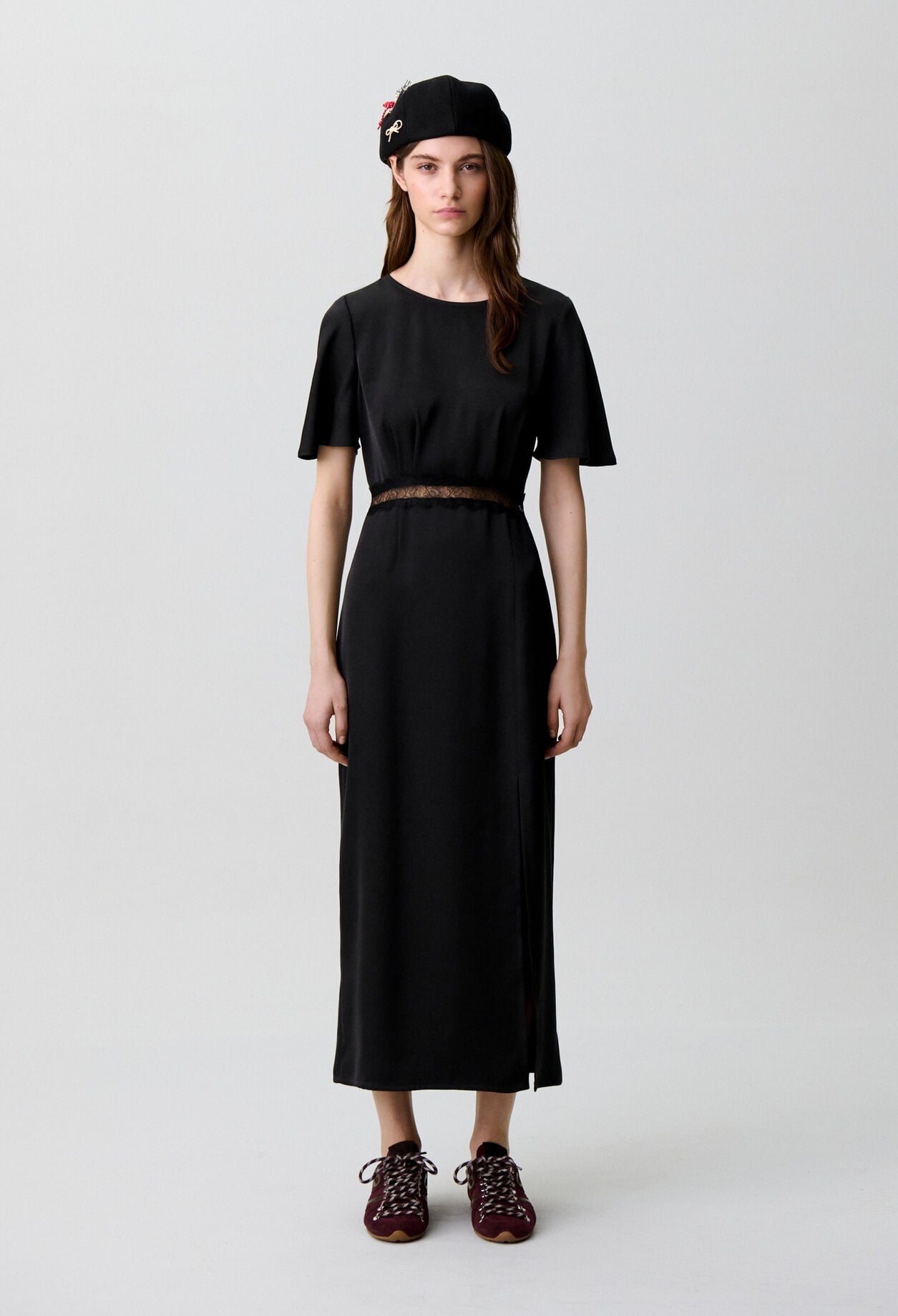 Robe satin&eacute;e dentelle dos nu