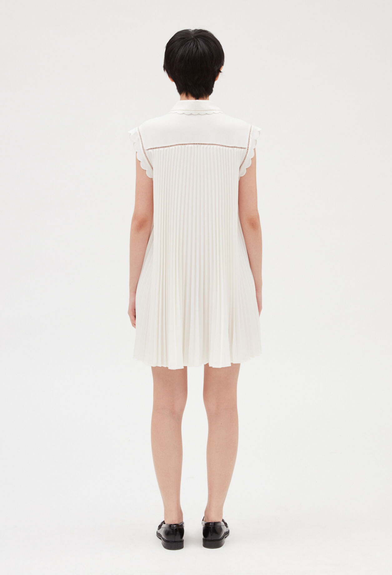 Robe courte plissée