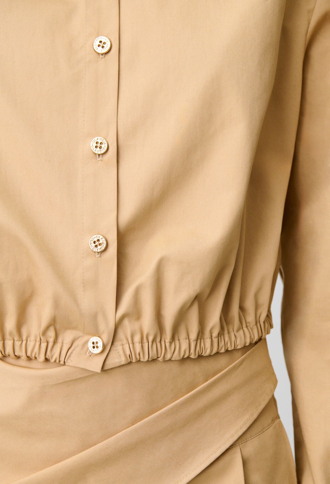 Chemise cropped col montant