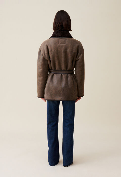 Peau lain&eacute;e ceintur&eacute;e taupe