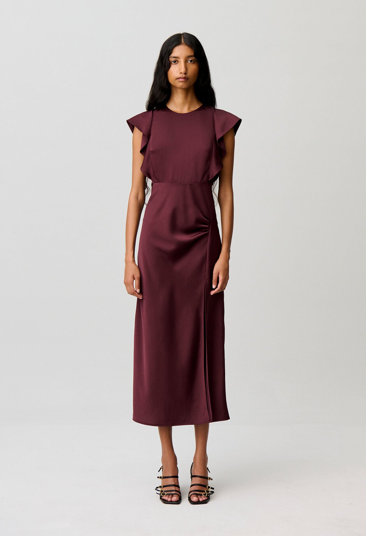 Robe longue satin&eacute;e fendue