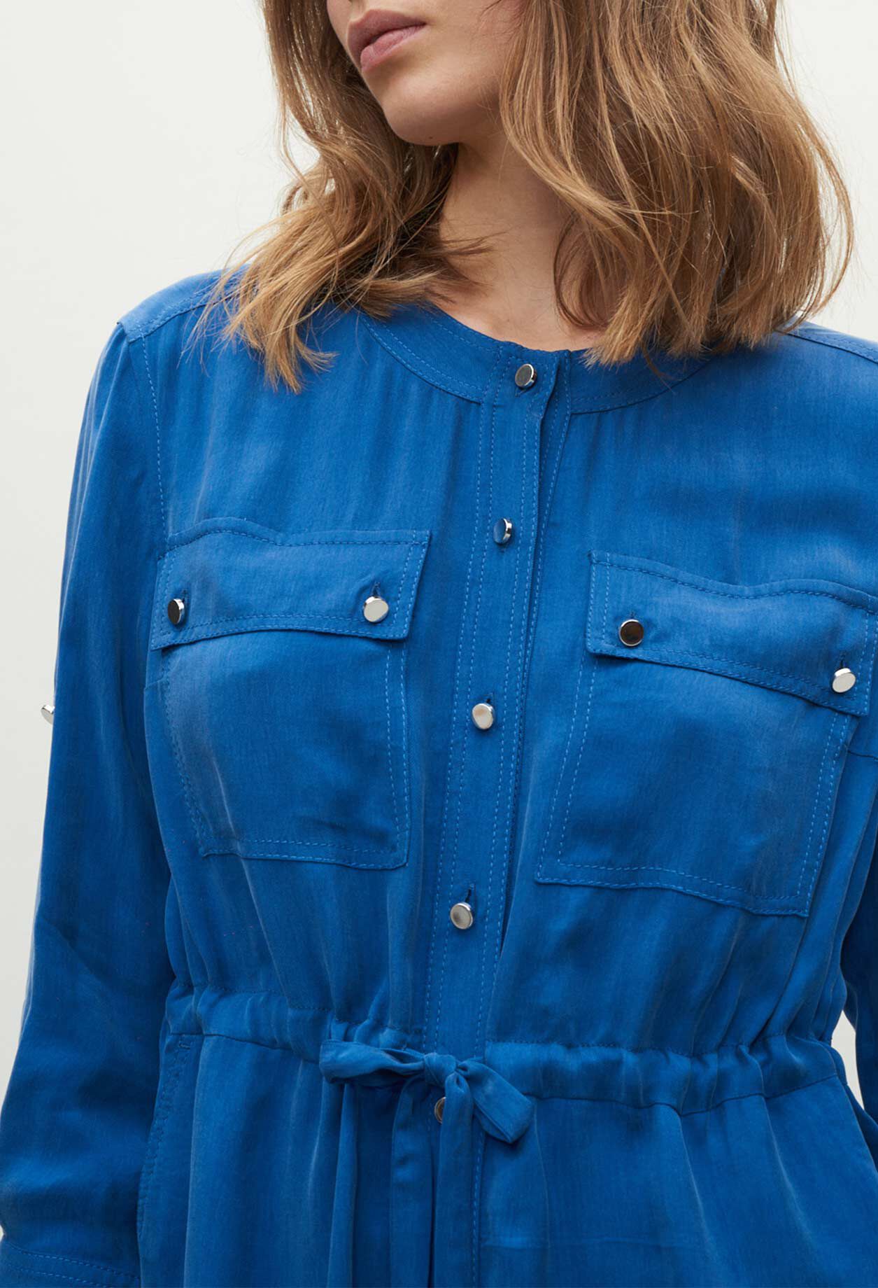 Robe boutonnée à col rond