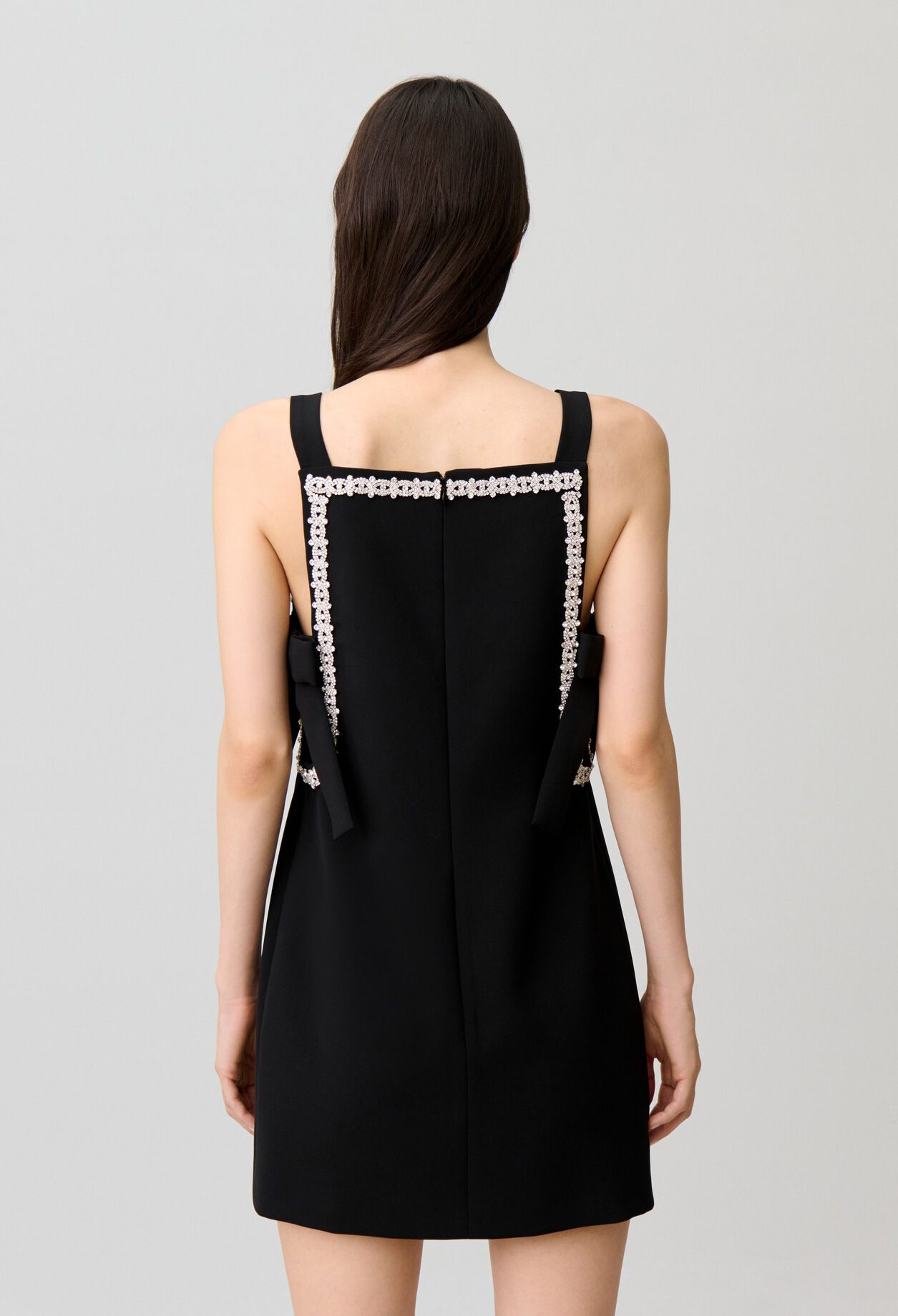 Robe droite ajust&eacute;e n&oelig;uds