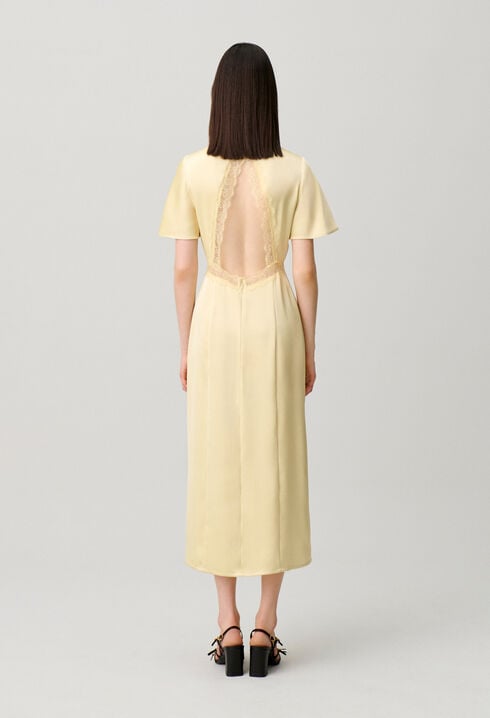 Robe satin&eacute;e dentelle dos nu