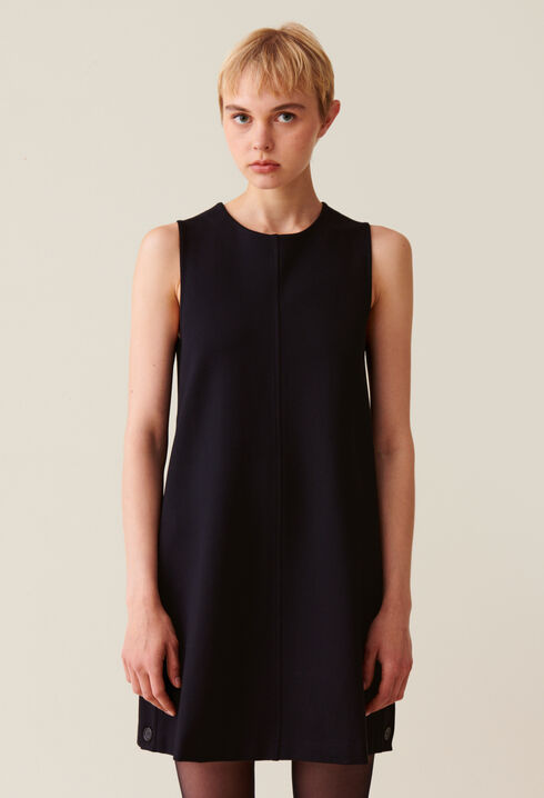 Robe courte sans manches