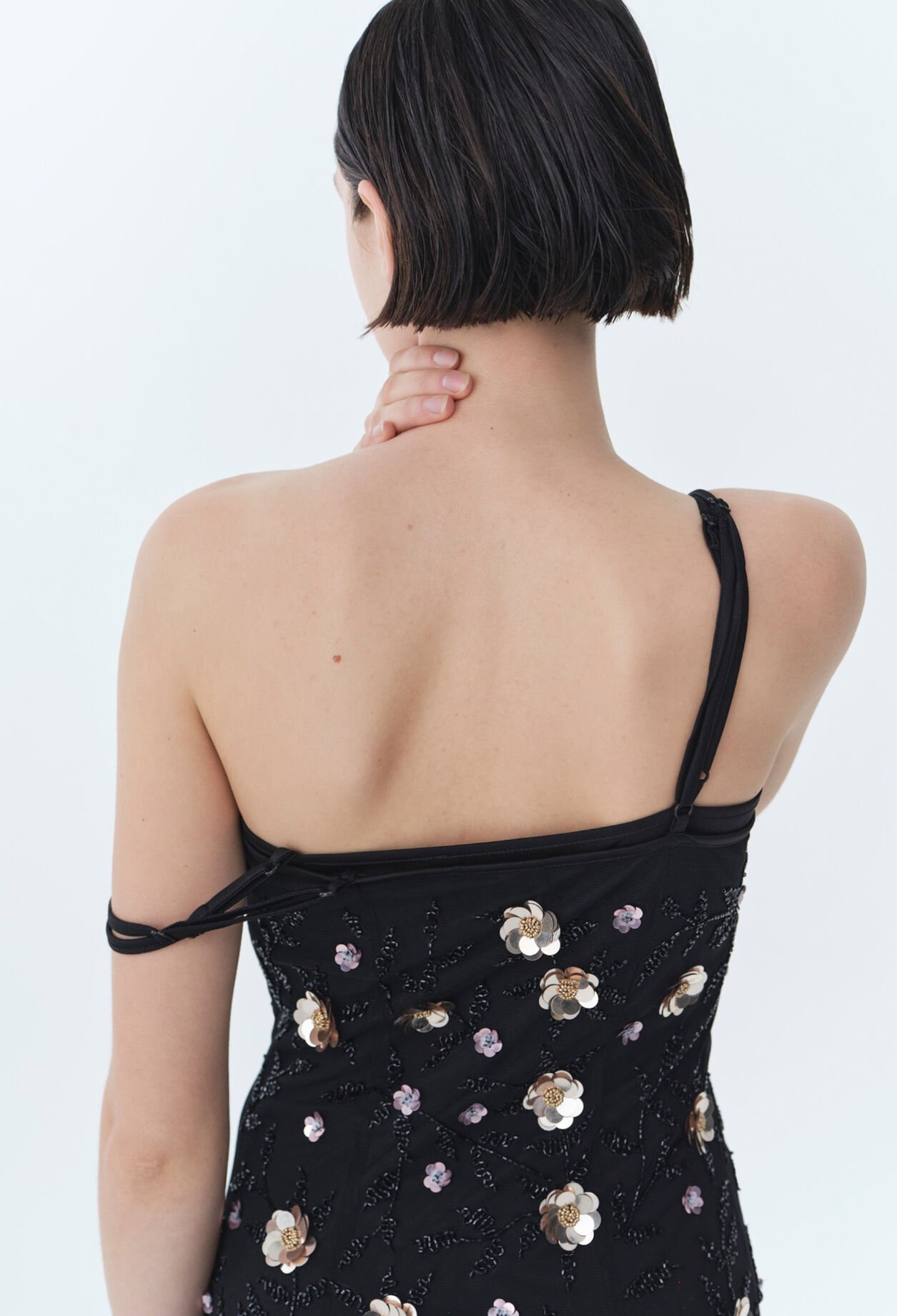 Robe longue fluide sequins brodés