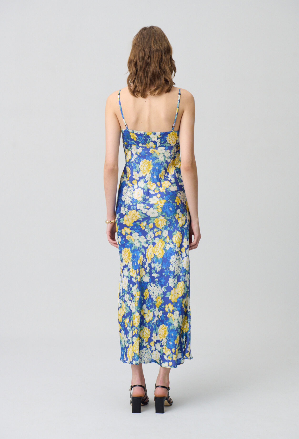 Robe longue satinée florale