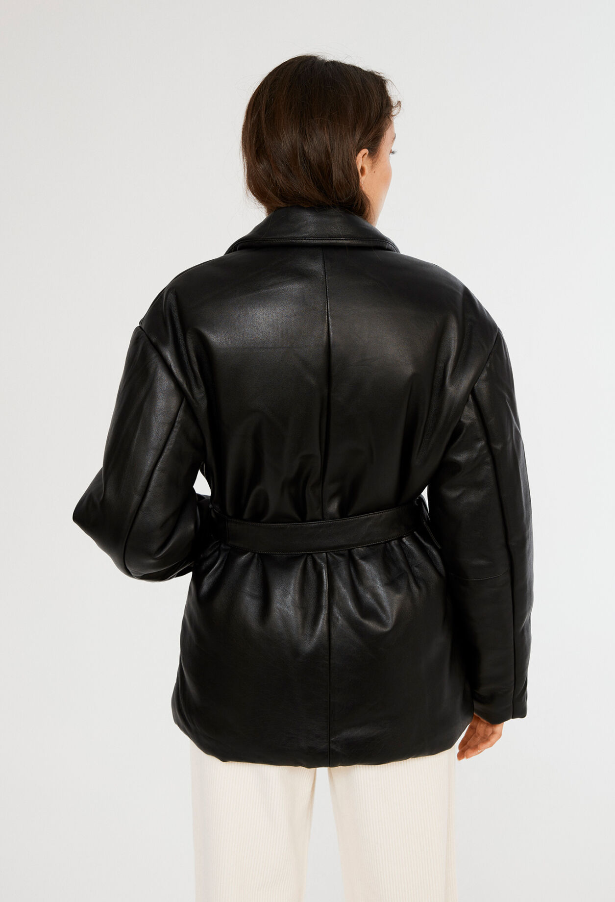 Manteau court en cuir responsable