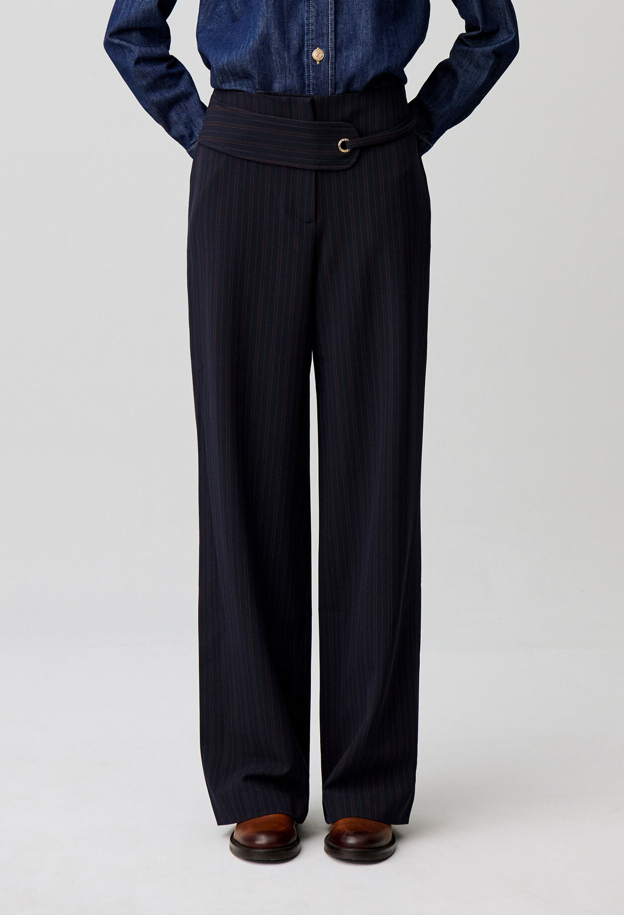 Pantalon ray&eacute; droit