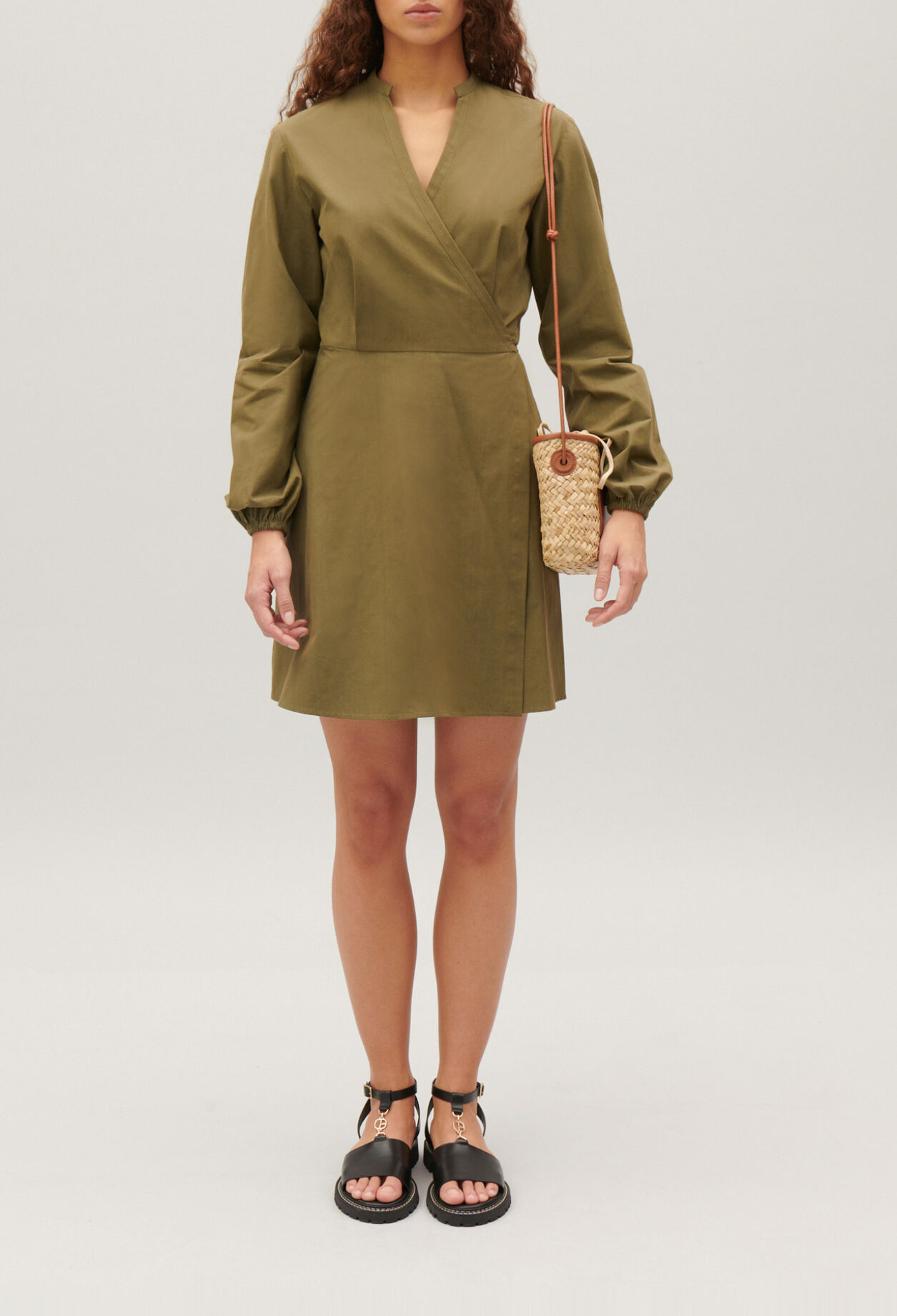 Robe courte portefeuille col mao