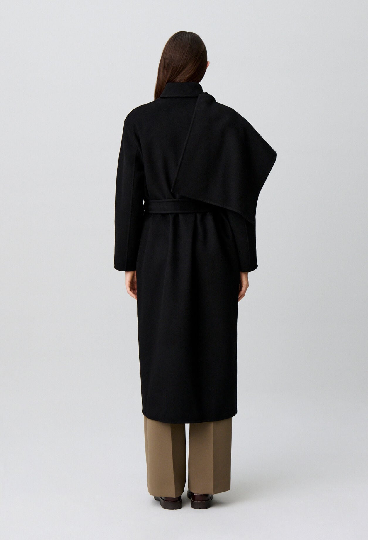 Manteau long drap&eacute;