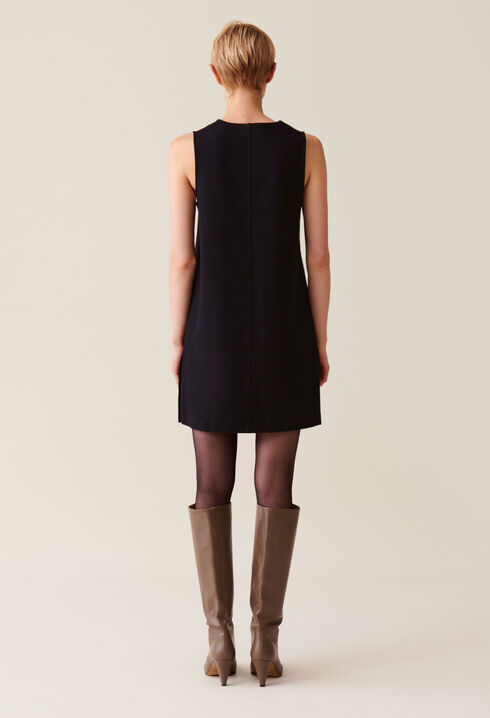 Robe courte sans manches