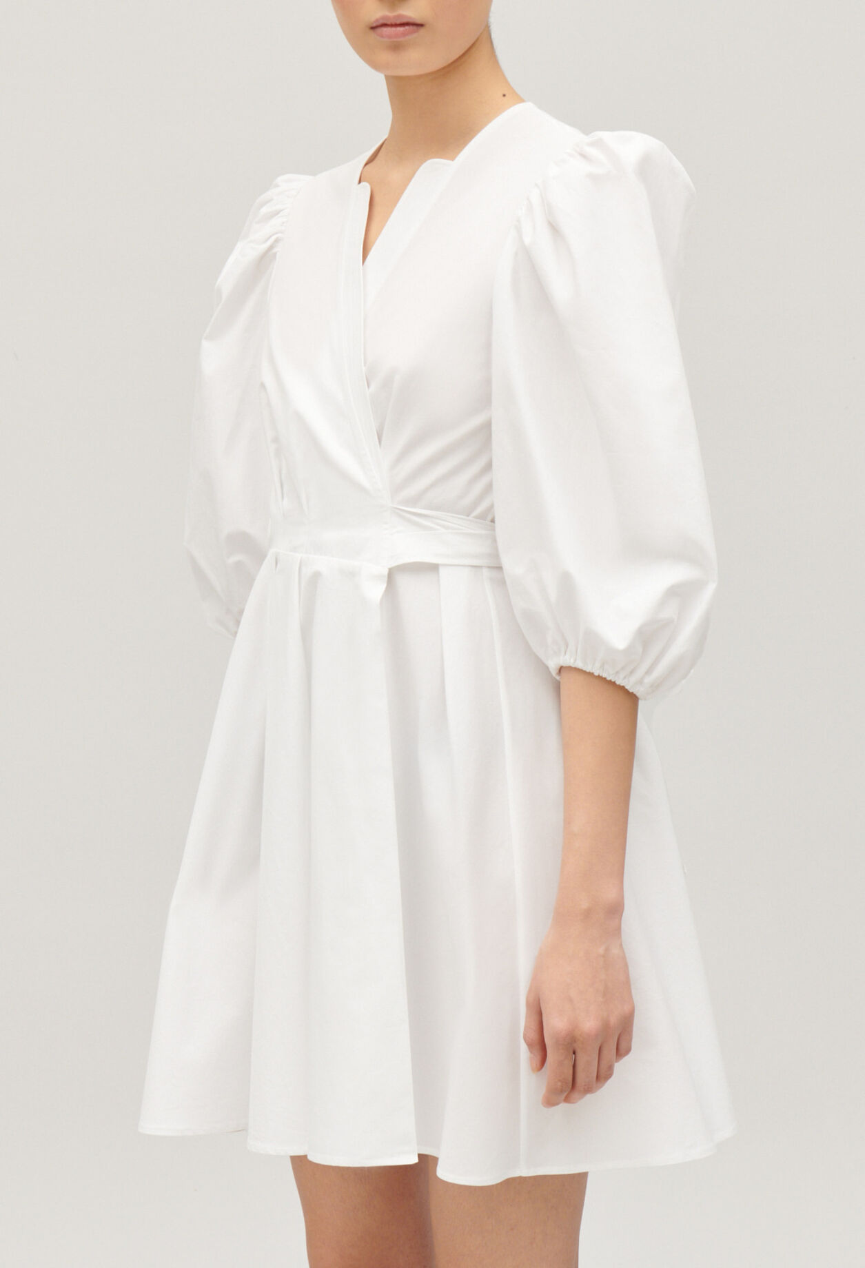 Robe courte cache-c&oelig;ur