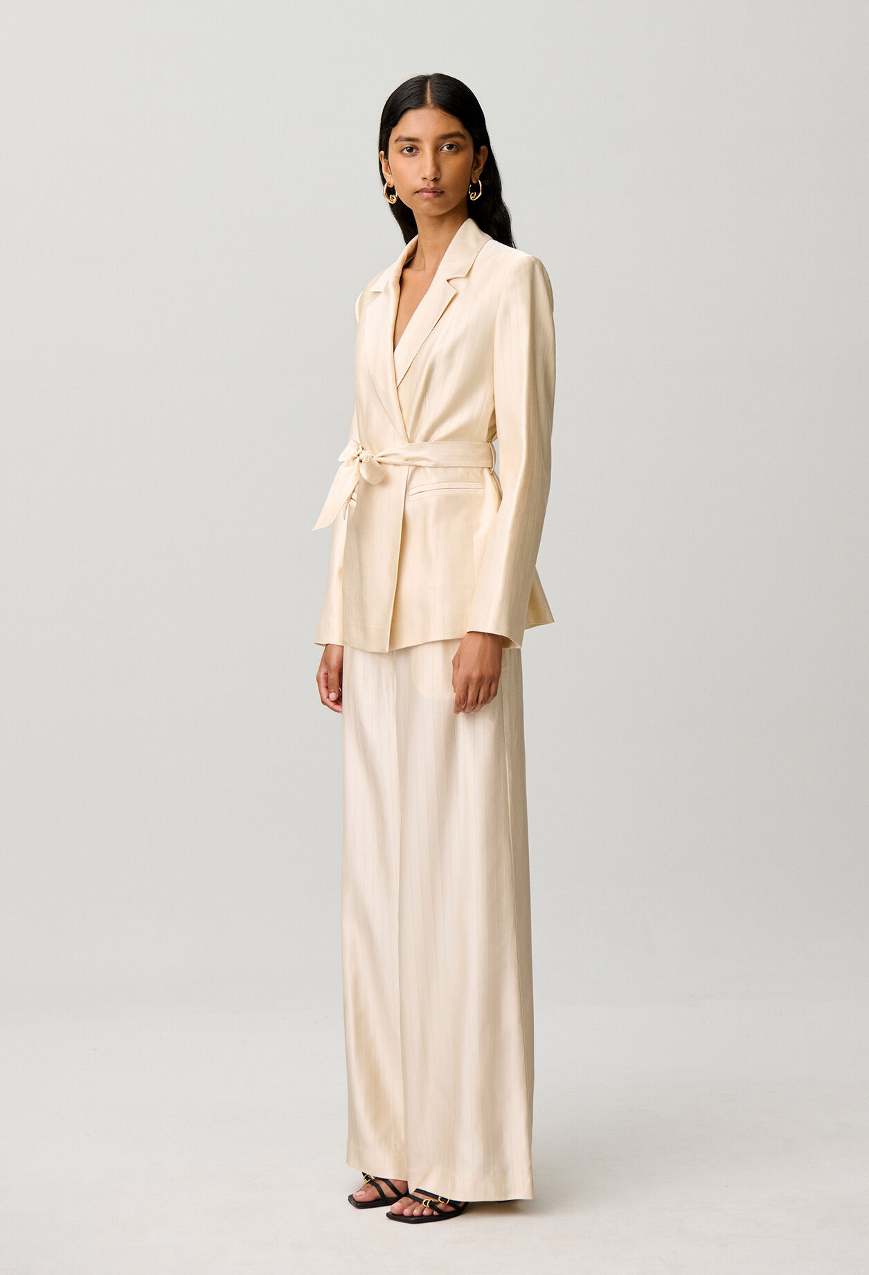 Veste tailleur tissu satin&eacute;
