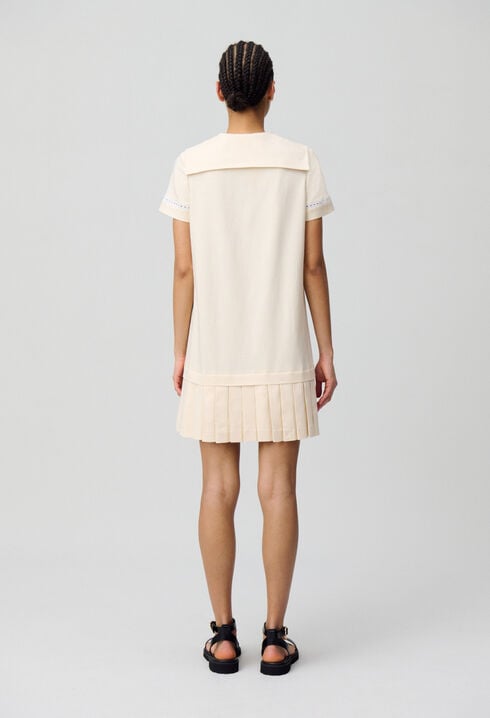 Robe courte à plis