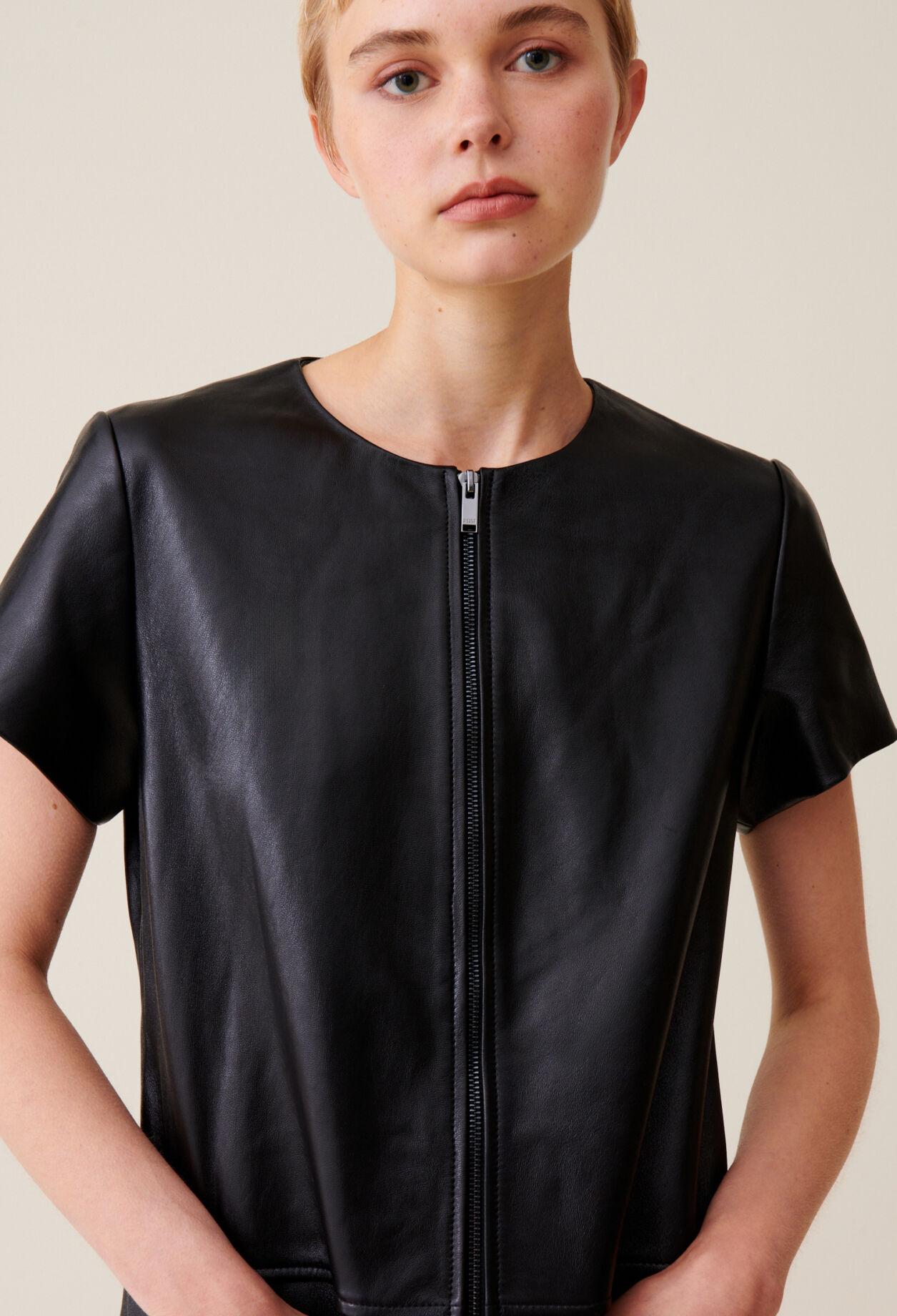 Robe cuir courte zippee