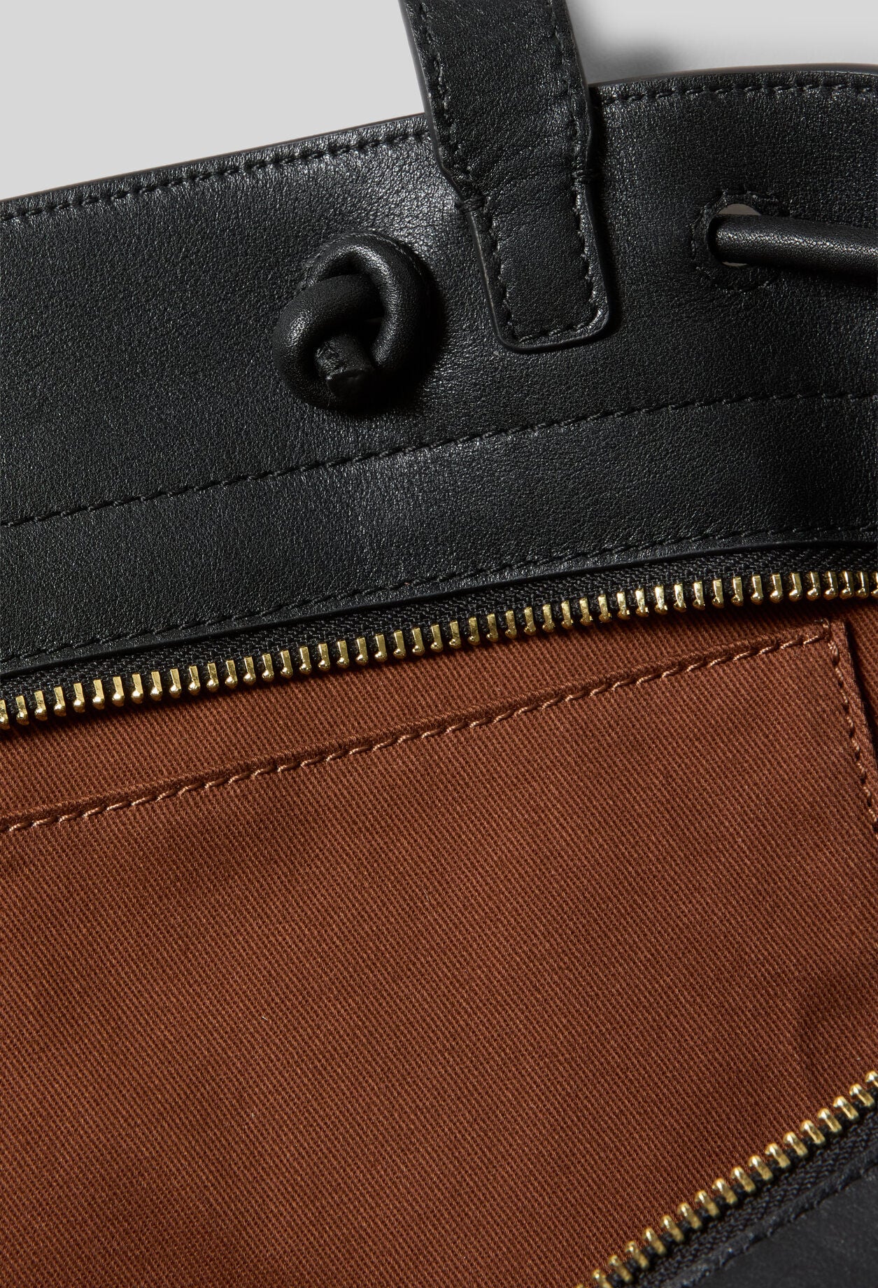 Cabas cuir lisse souple logo dor&eacute;