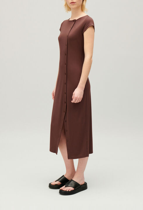 Robe midi boutonn&eacute;e asym&eacute;trique noire
