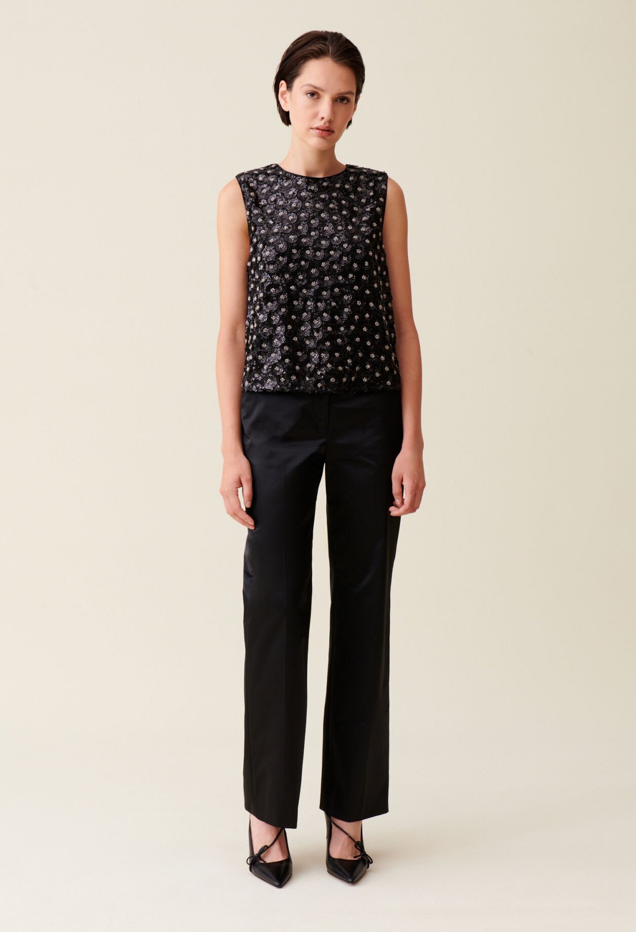 Top noir sequins brodés dos ouvert