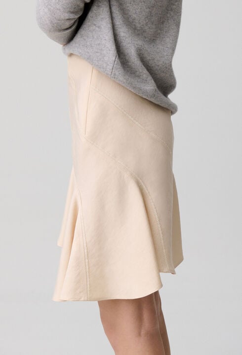 Jupe courte asym&eacute;trique