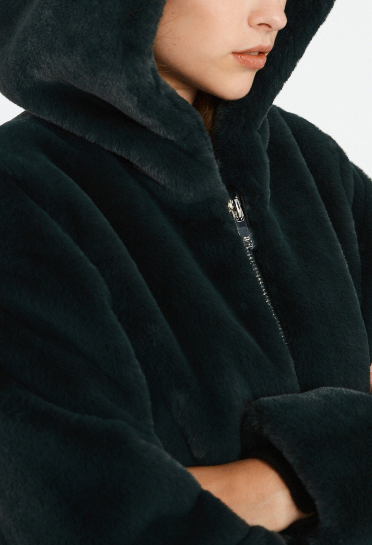 Manteau fausse fourrure à capuche