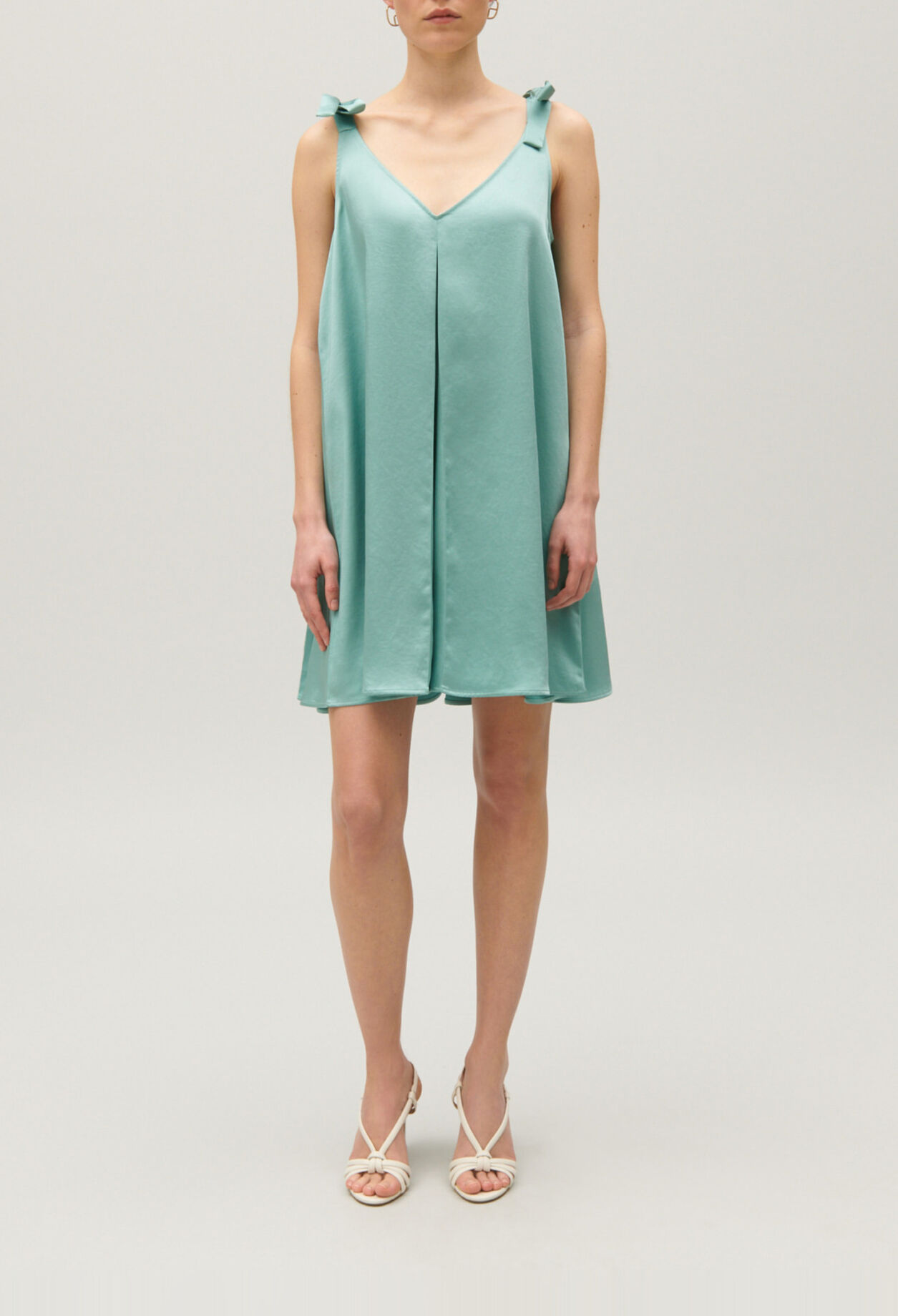 Robe courte satinée vert d'eau