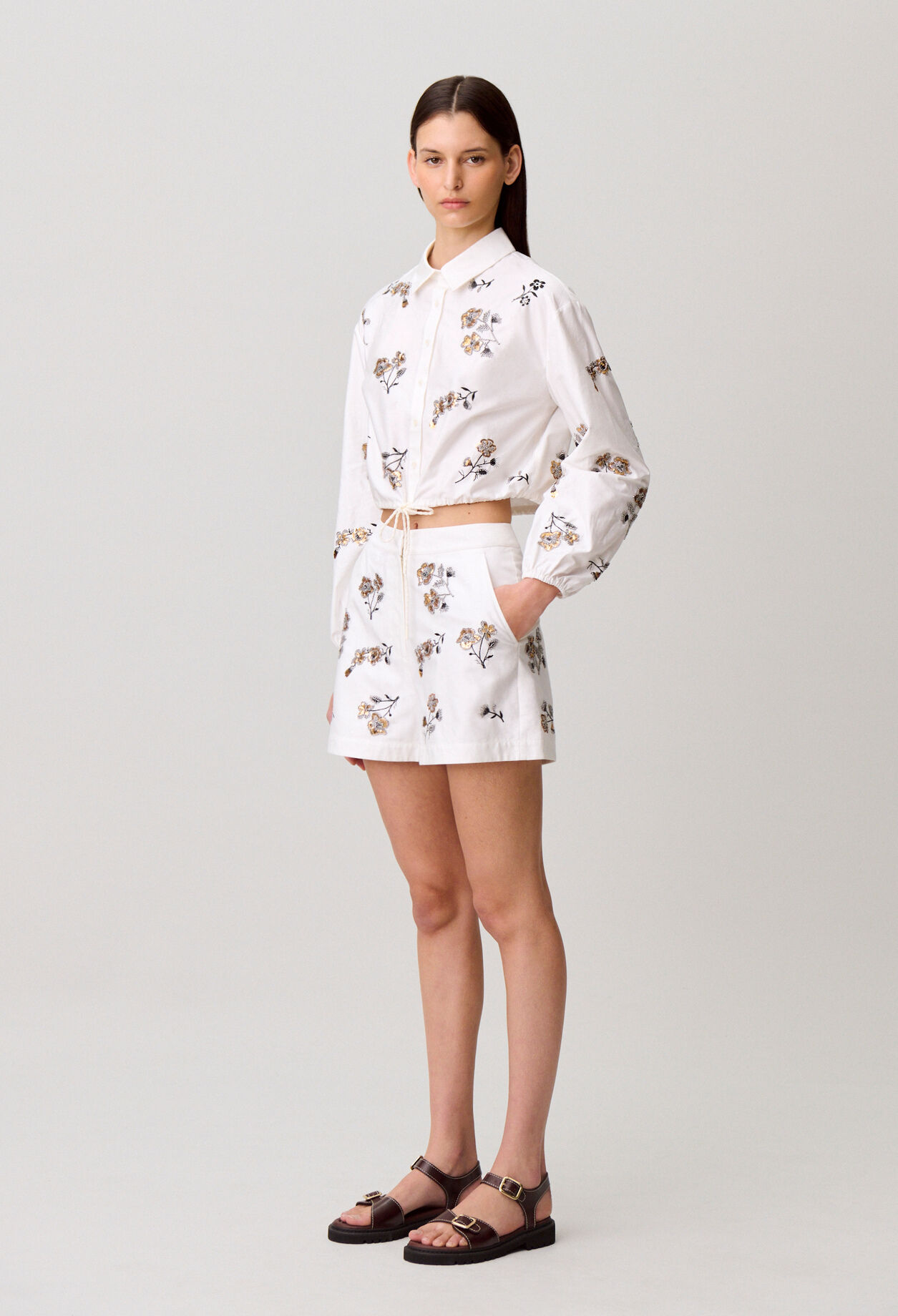 Short court fleurs