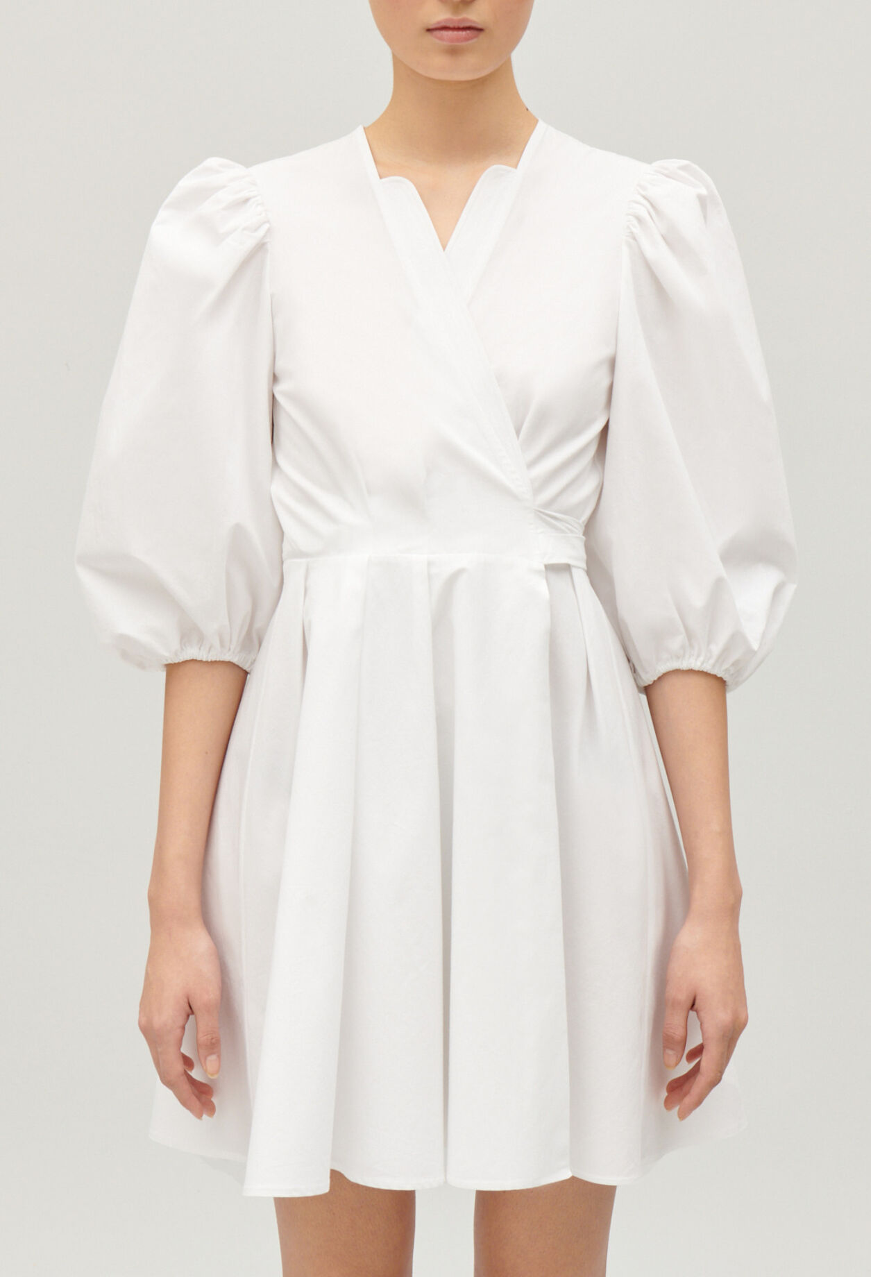 Robe courte cache-c&oelig;ur