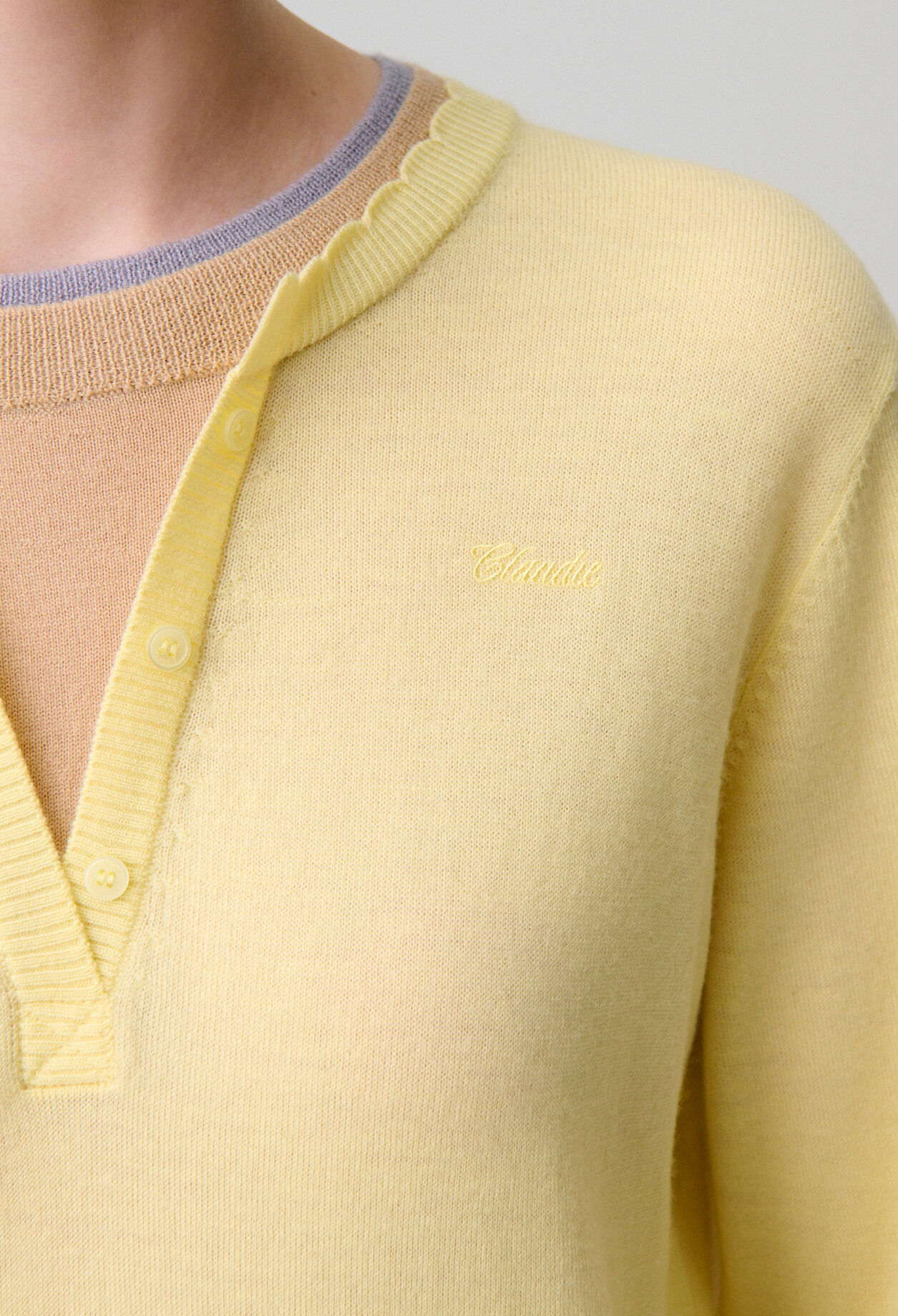 Pull laine col superpos&eacute;