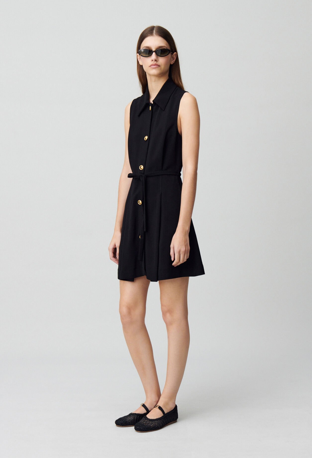 Robe courte sans manches