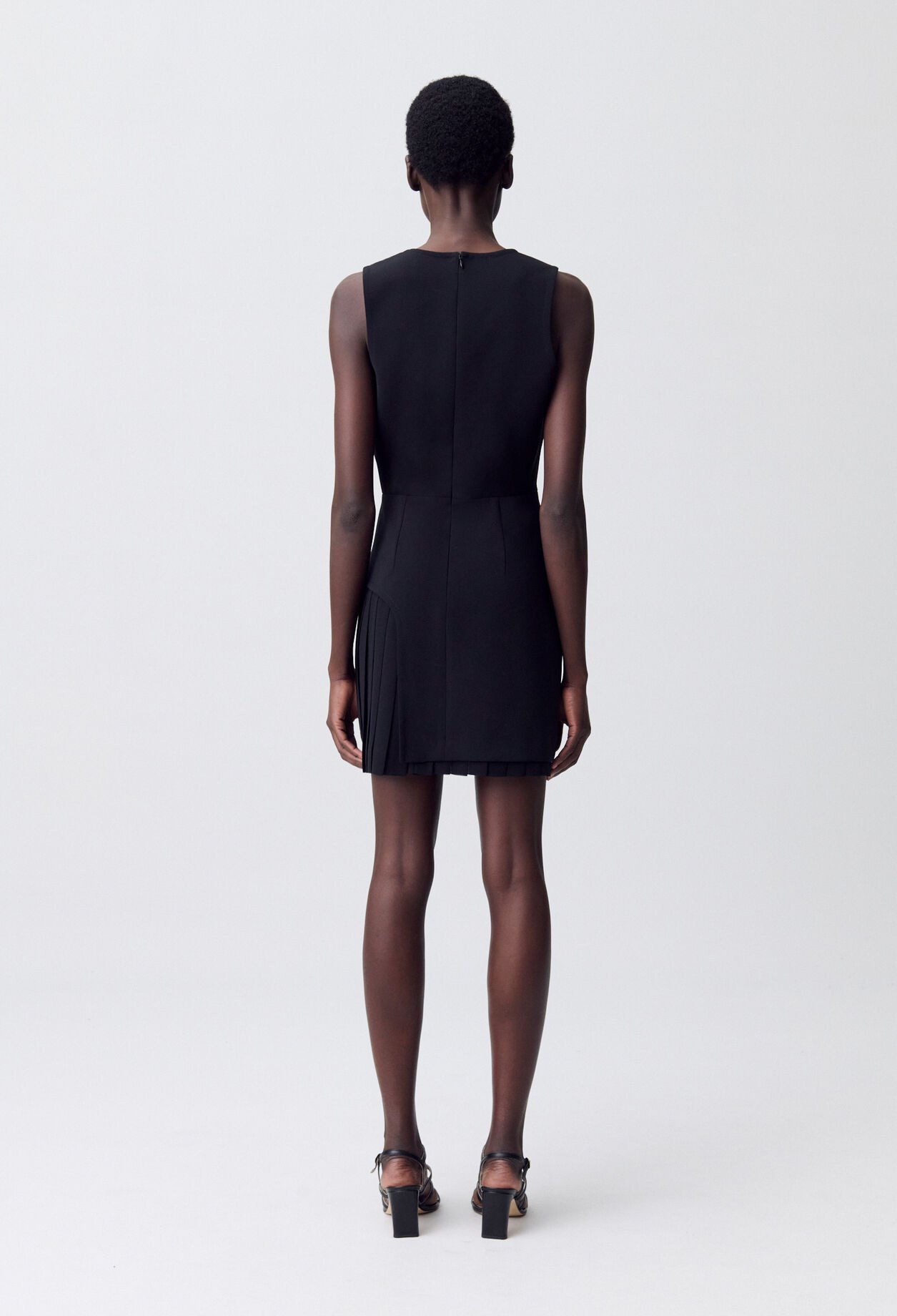 Robe courte plissée