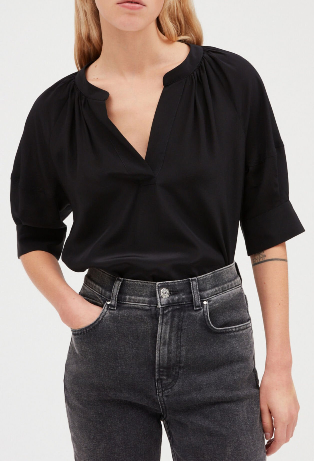 Blouse noire manches courtes soie