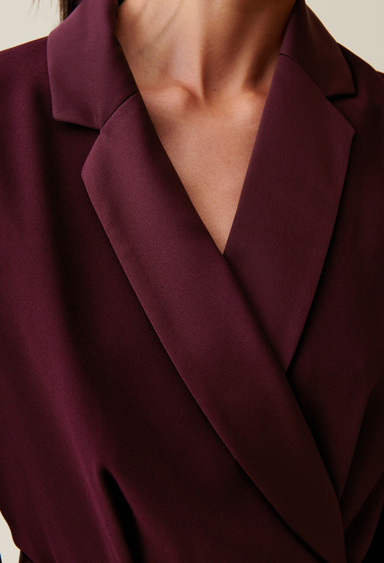 Robe cache-cœur col tailleur