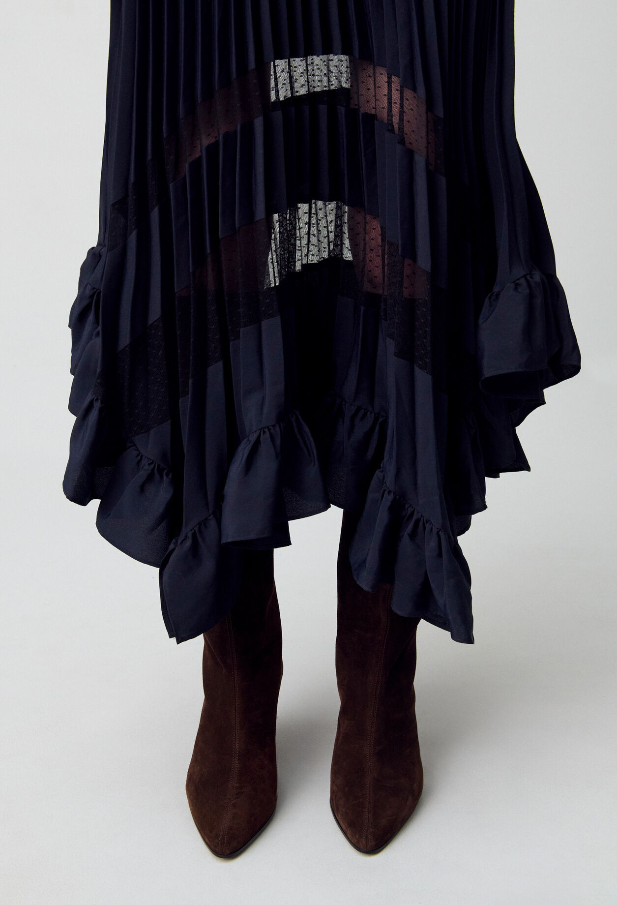 Jupe midi plissée et asymétrique