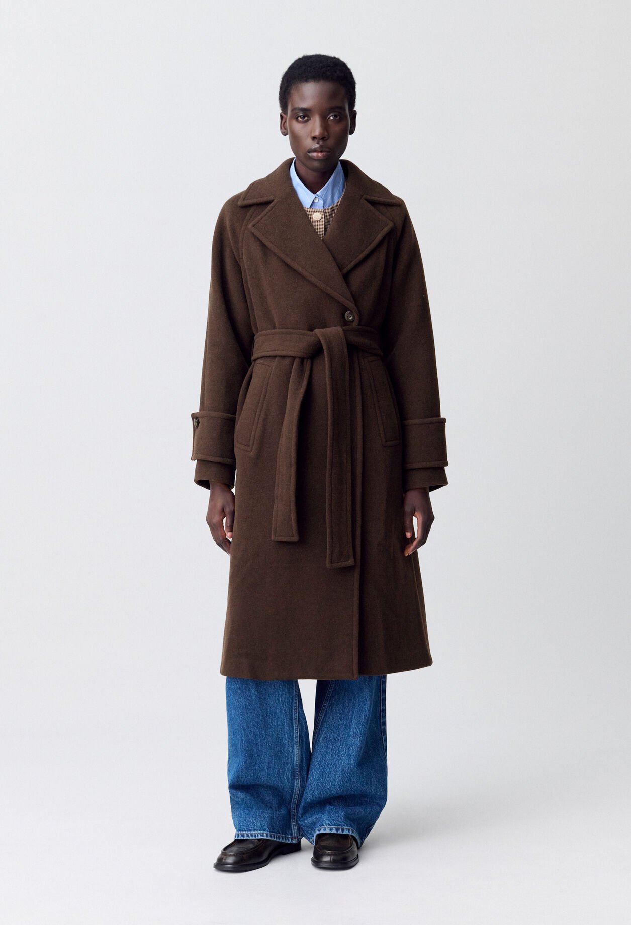 Manteau long ceinturé
