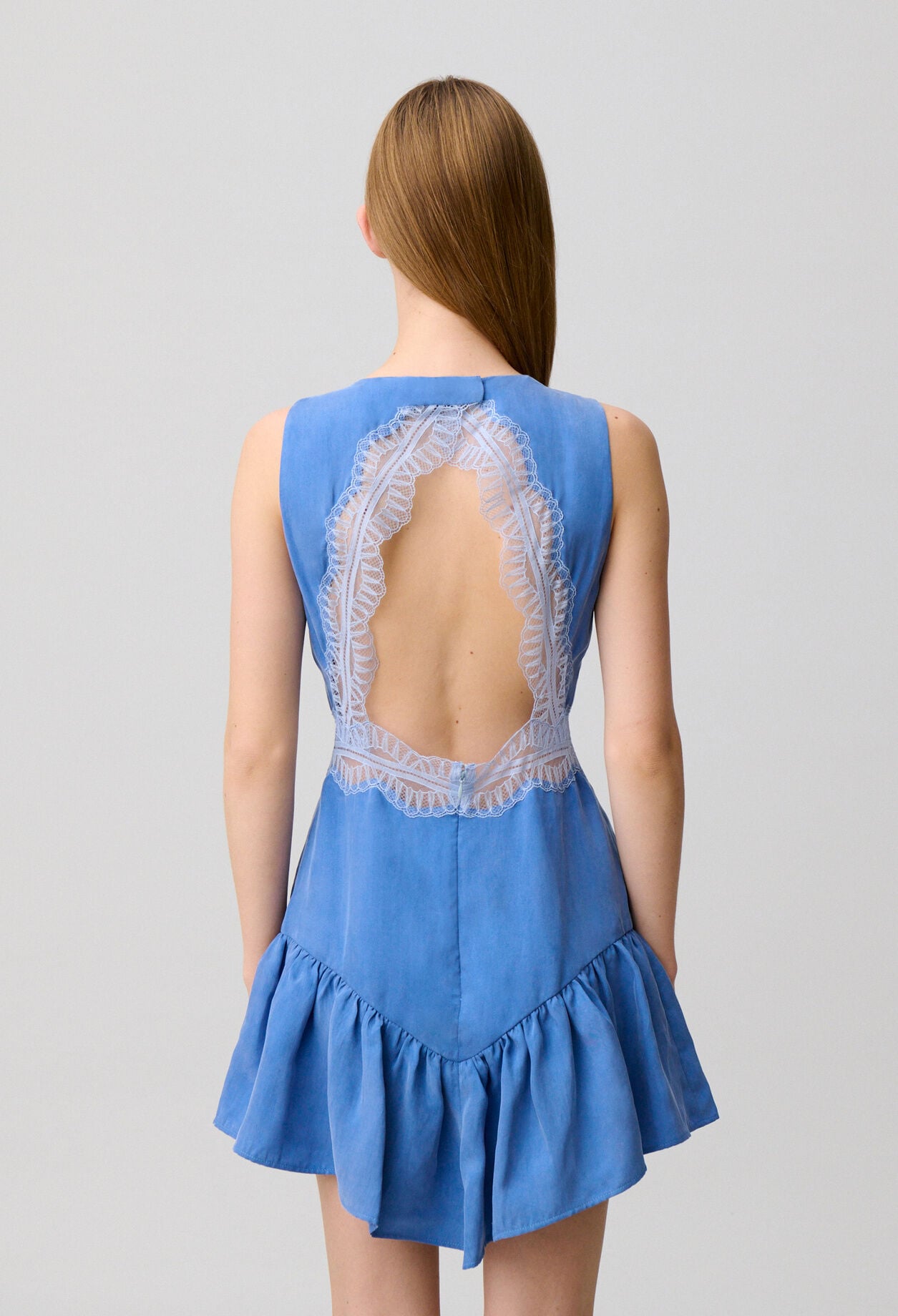 Robe courte fluide dentelle