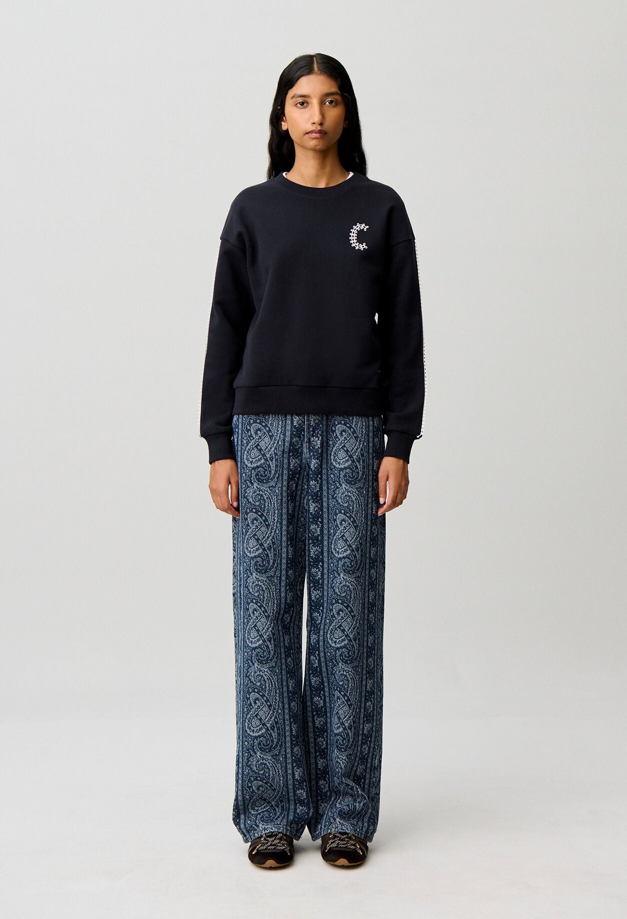 Sweatshirt coton organique broderie C
