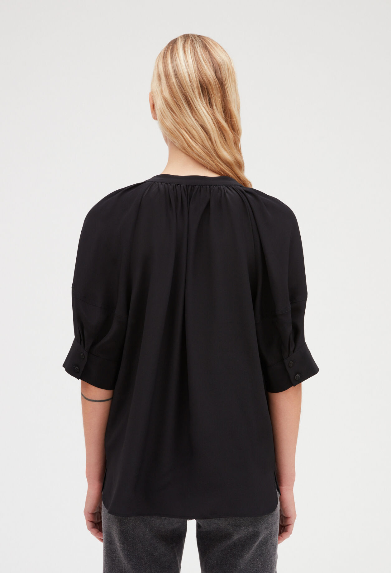 Blouse noire manches courtes soie