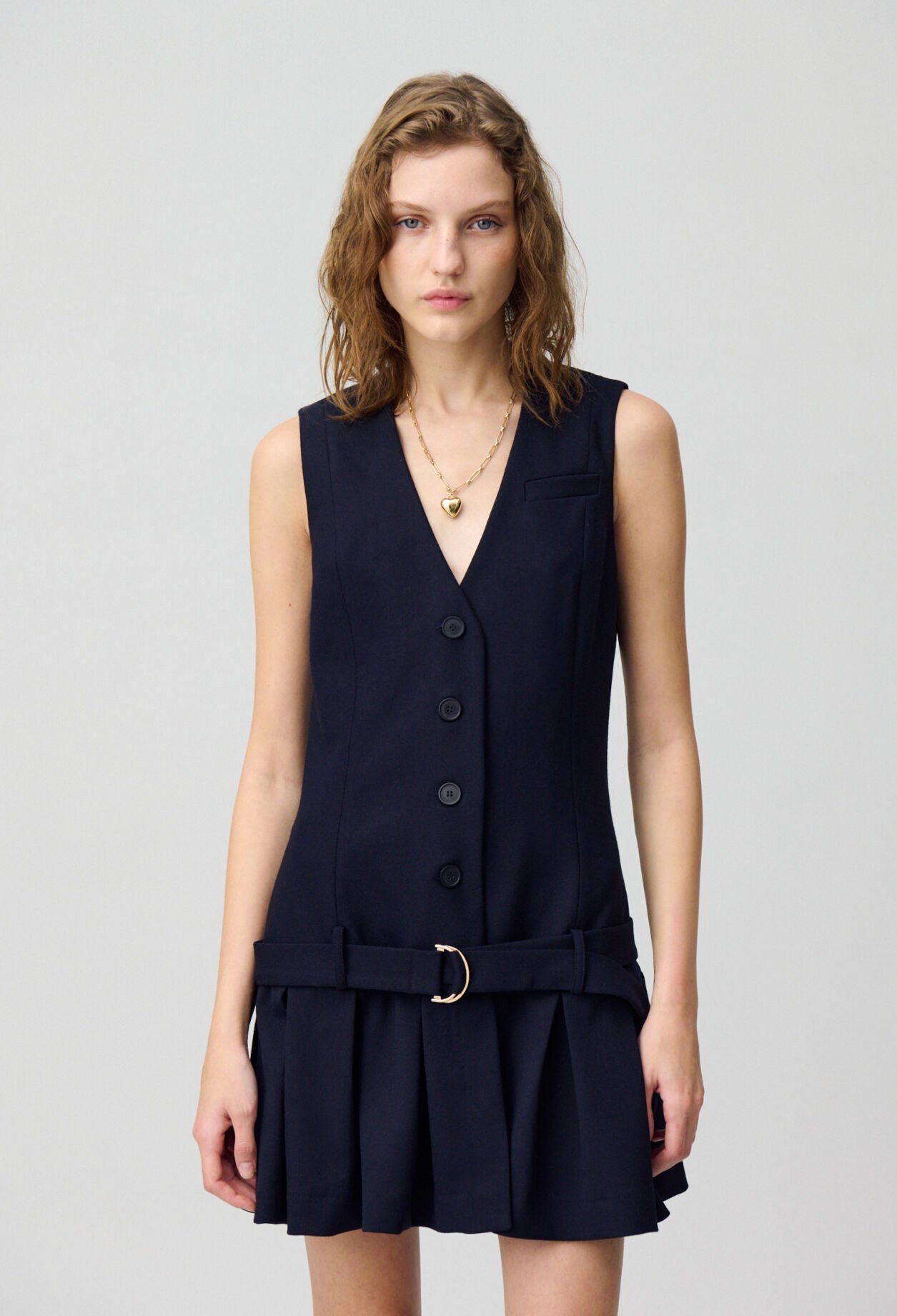Robe courte cintrée plissée