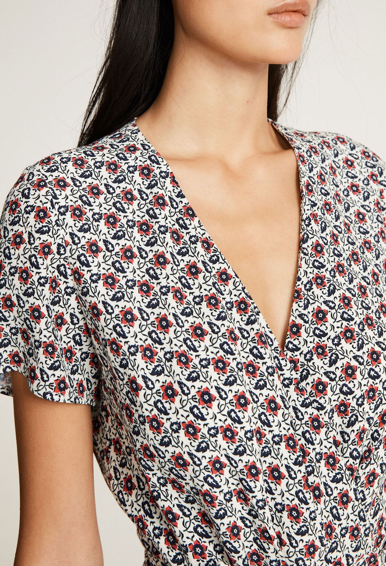 Robe cache c ur a motifs fleuris
