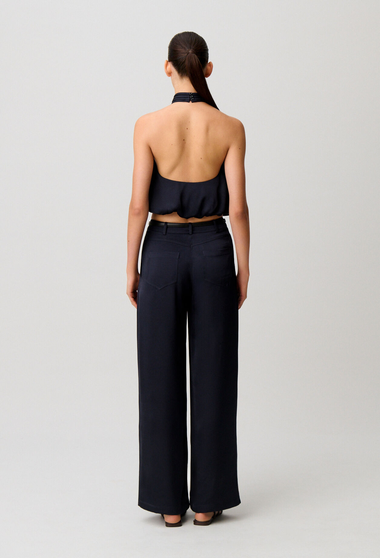 Top satin&eacute; dos nu