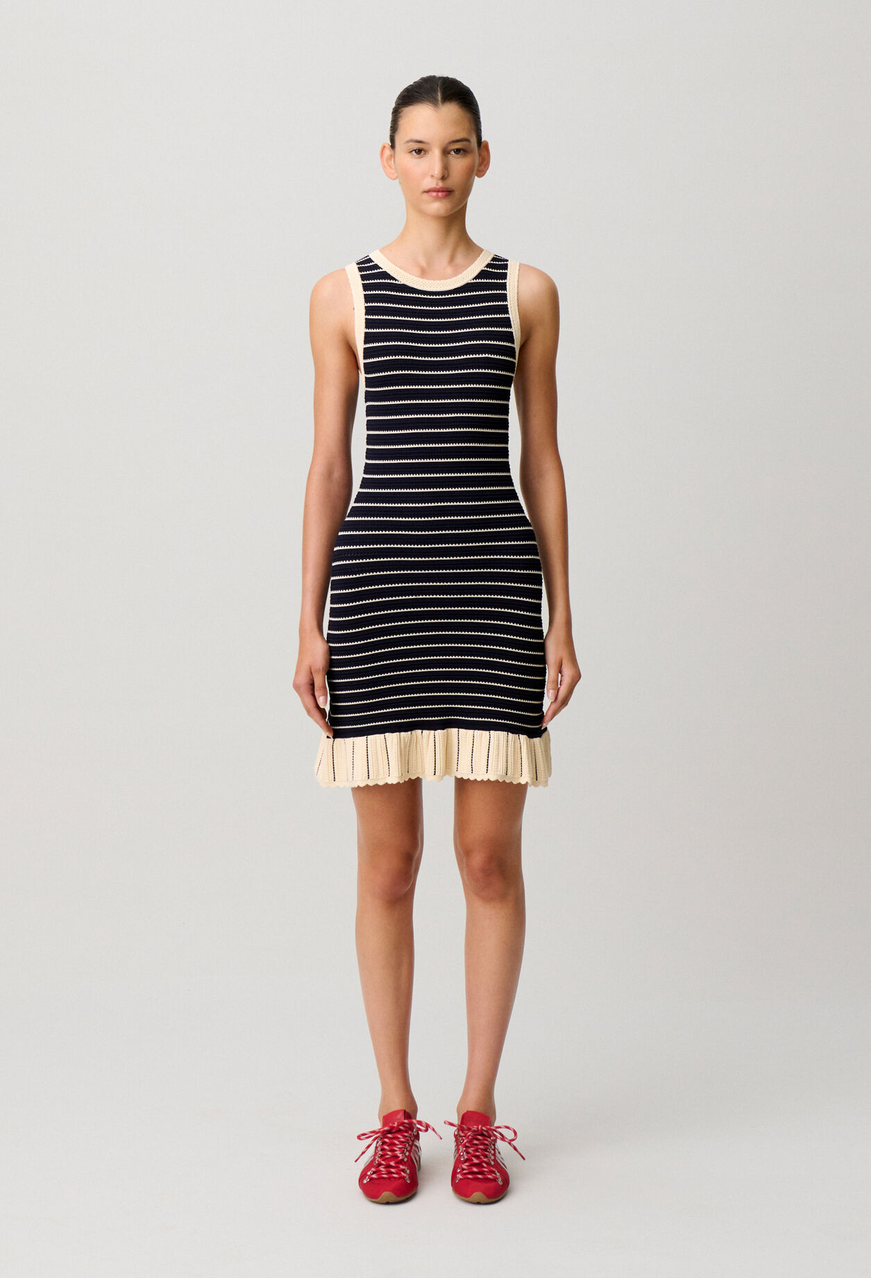 Robe ray&eacute;e courte