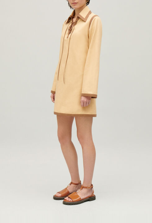 Robe courte lac&eacute;e beige