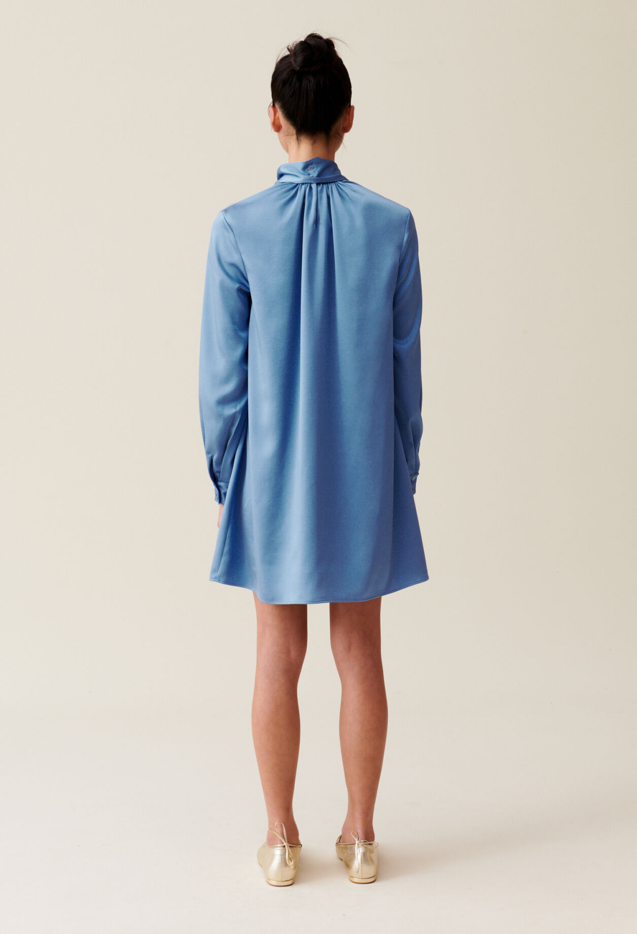 Robe fluide col lavallière noir
