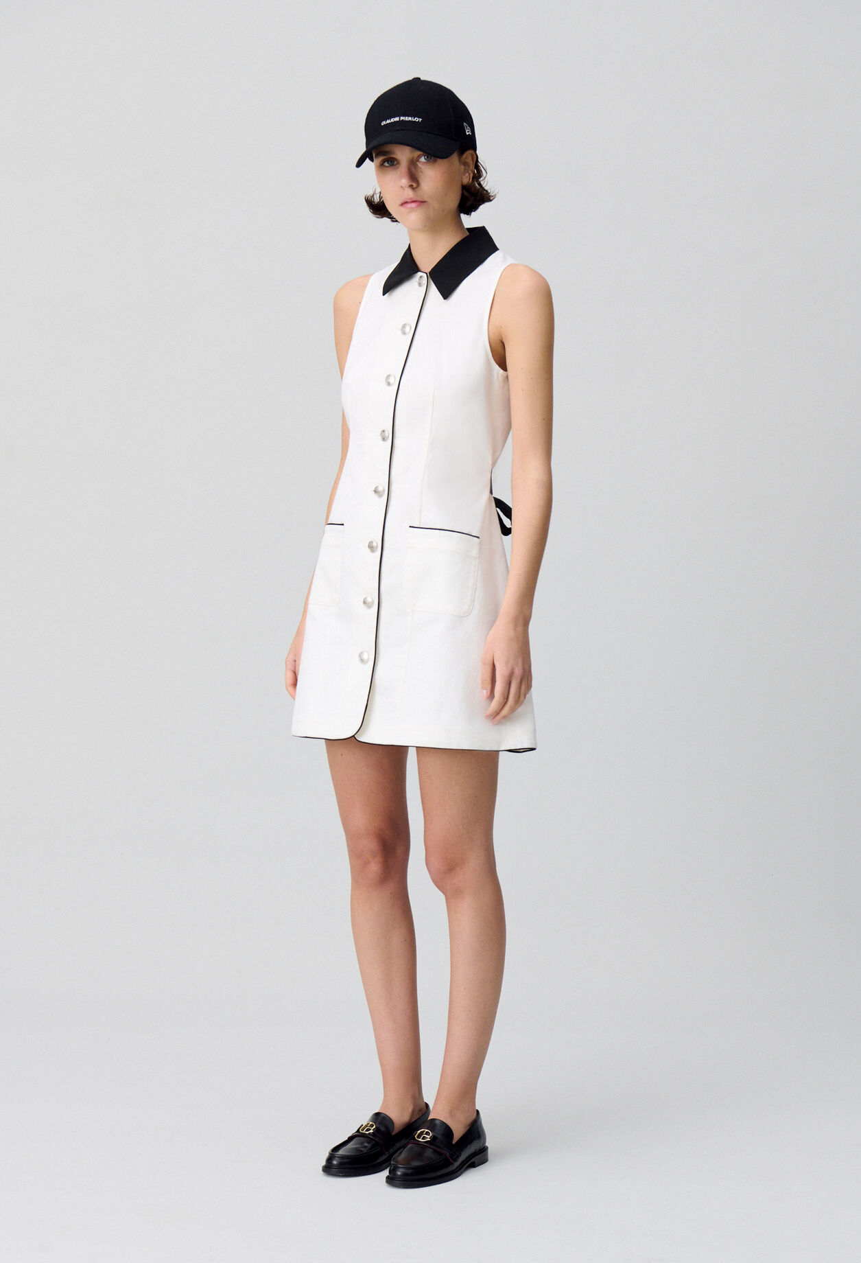 Robe courte sans manches