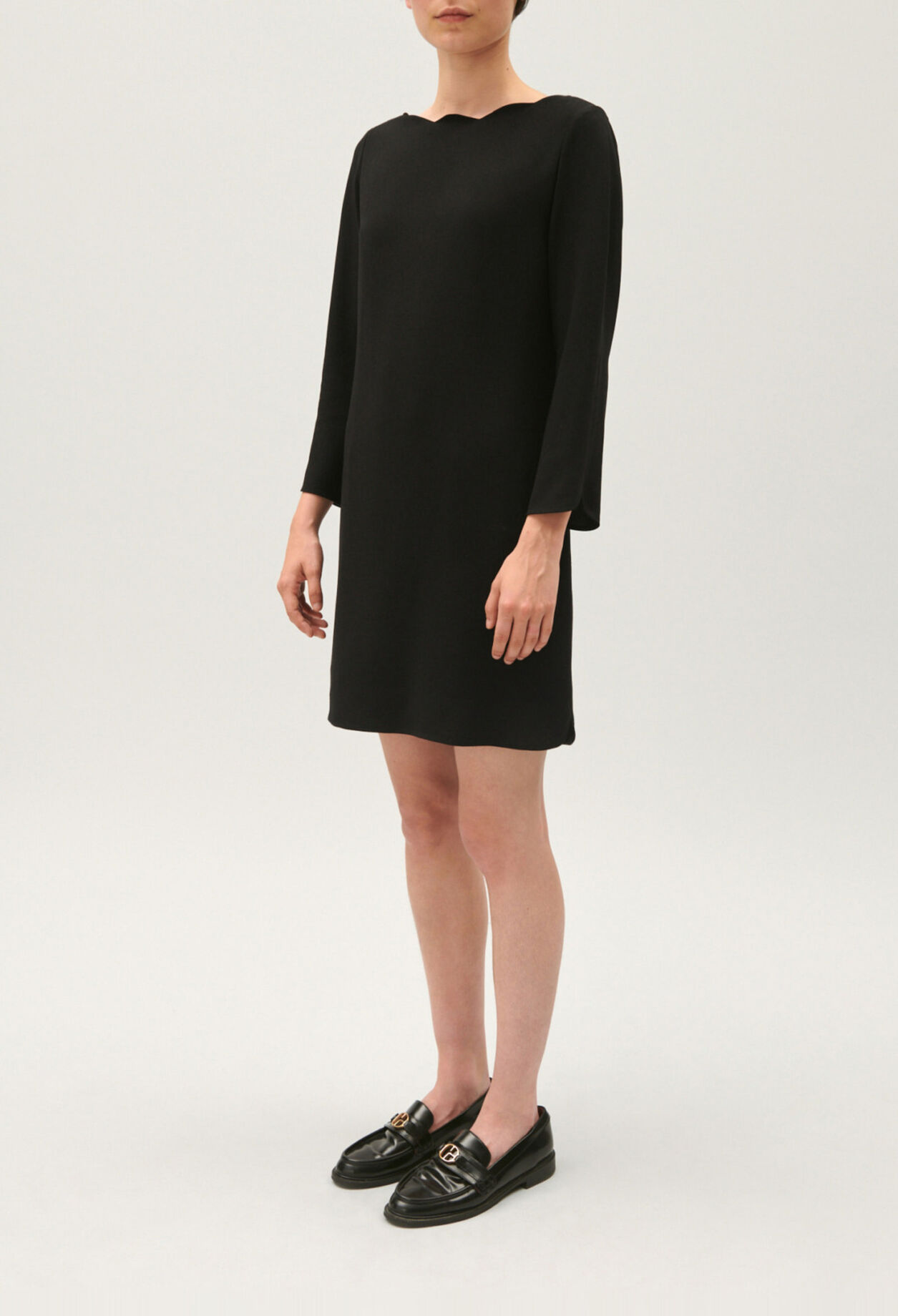 Robe noire courte