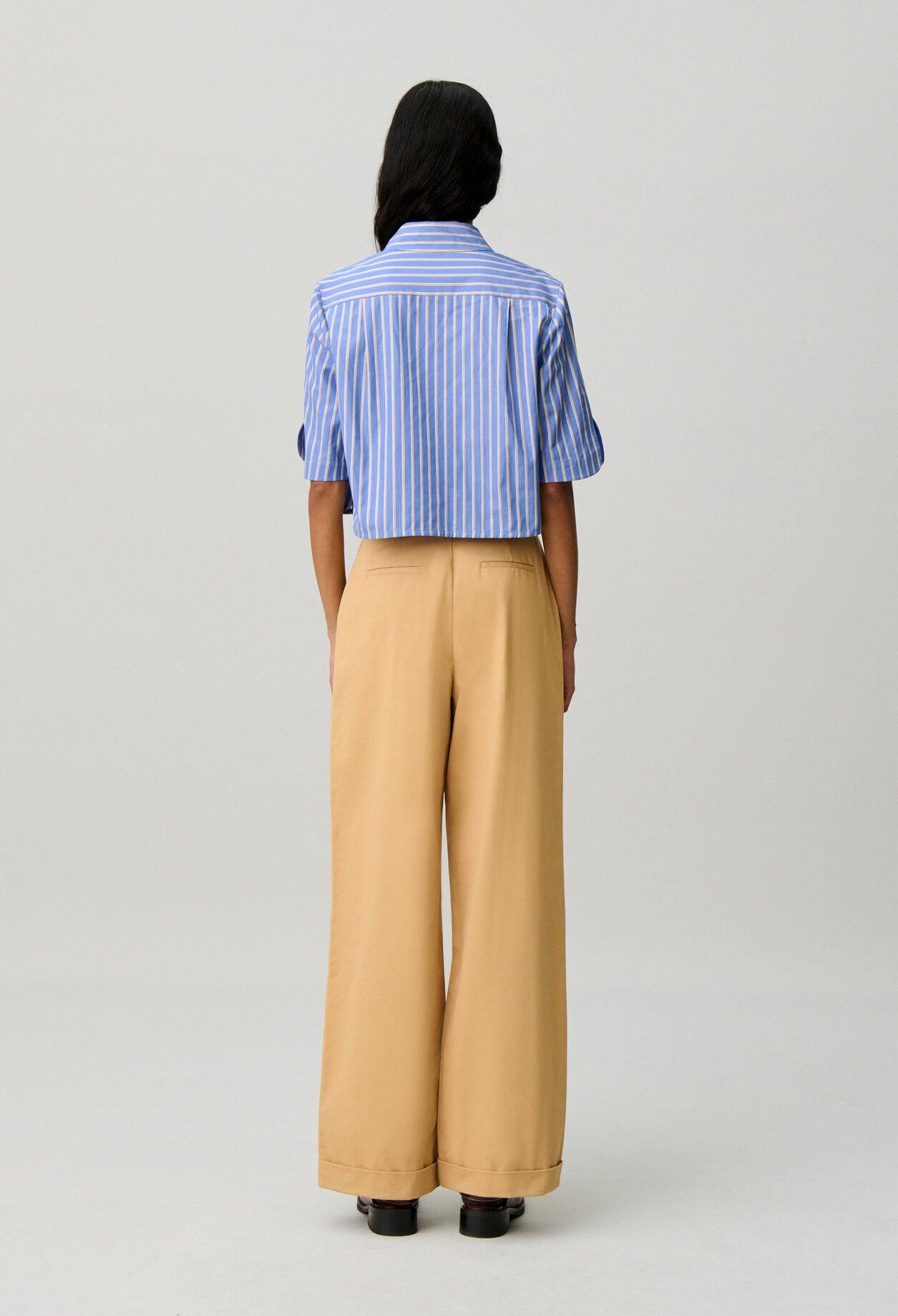 Pantalon droit &agrave; plis