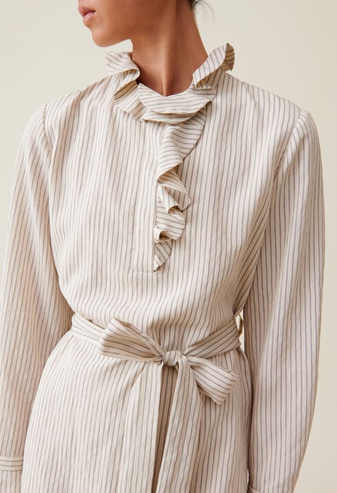 Robe rayée col volanté
