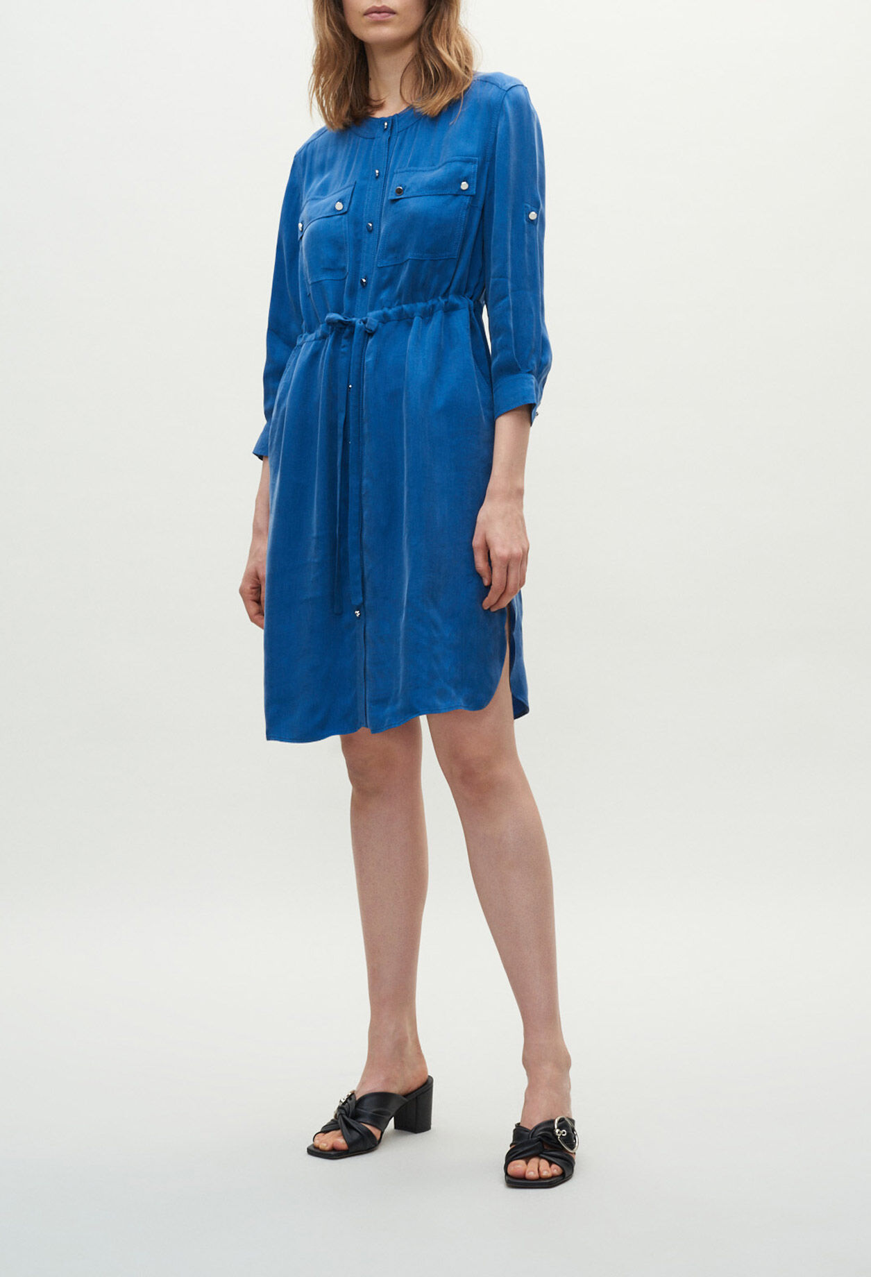 Robe boutonnée à col rond