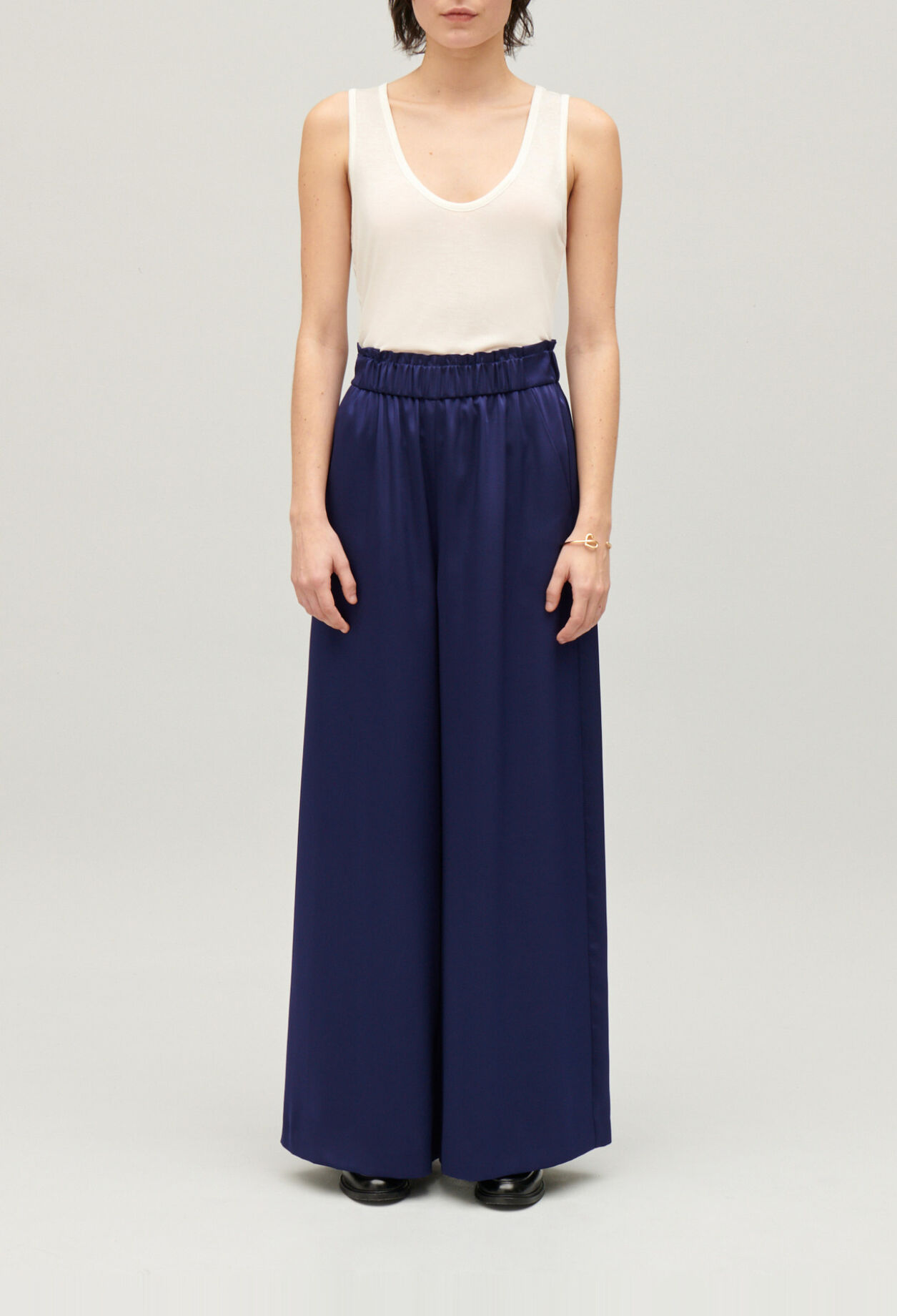 Pantalon large taille smock&eacute;e